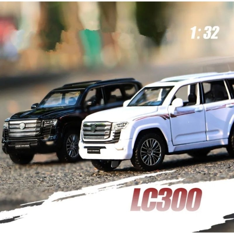 DIECAST Mobil Toyota Land Cruiser V8 Skala 1:32 Miniatur Mobil Mainan Pajangan Land Cruiser Prado Dan LC300 Pajero Sport