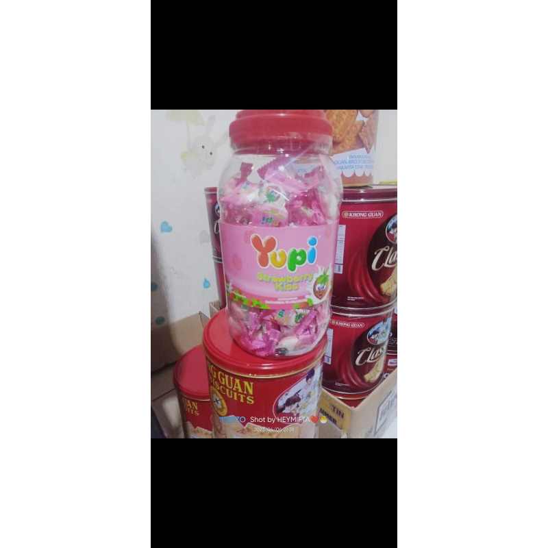 

yupi strawberry kiss