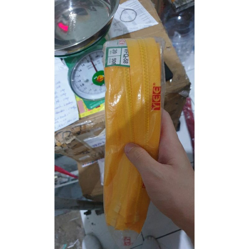 resleting jaket yee 20" per lusin