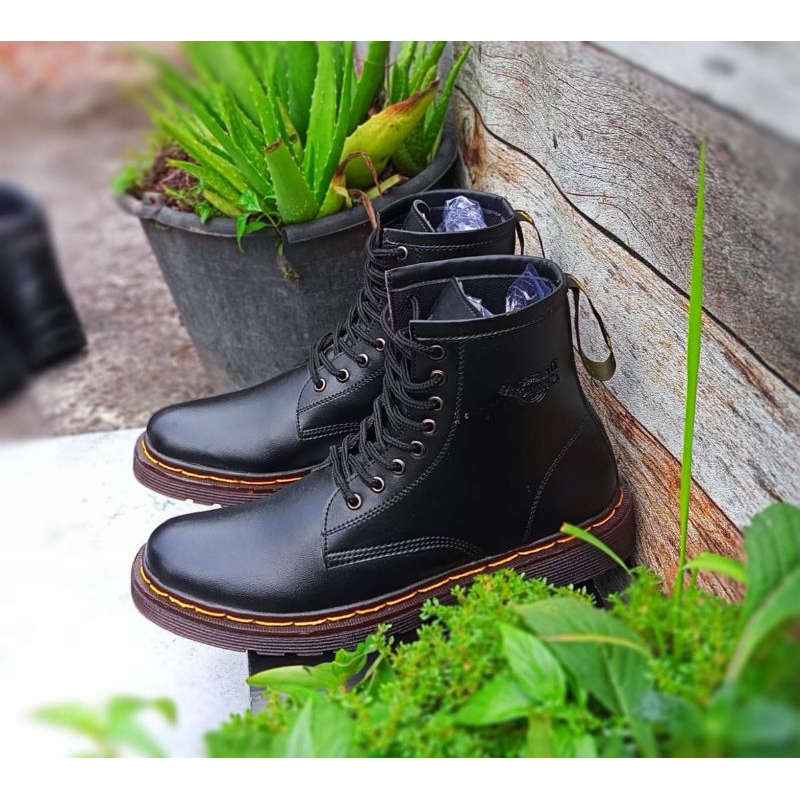 sepatu boots docmart pria dan wanita Sepatu Dr martiens 8hole dokmart clasik boots klasik work (unisex)