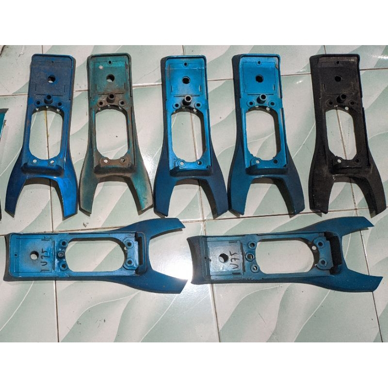 panel dada depan Yamaha V75