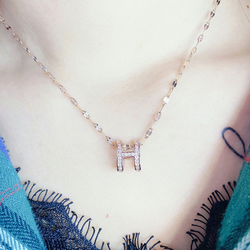 kalung titanium wanita anti karat huruf H Emas 18K Aksesoris Wanita Fashion