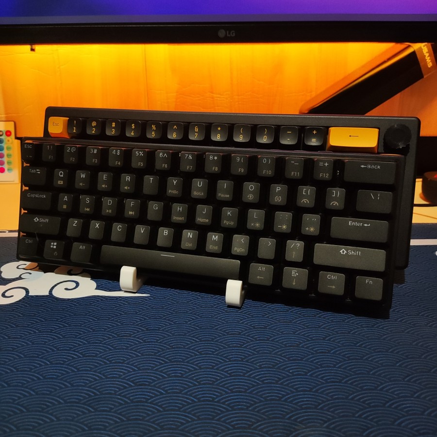 Stand Custom Mechanical Gaming Keyboard