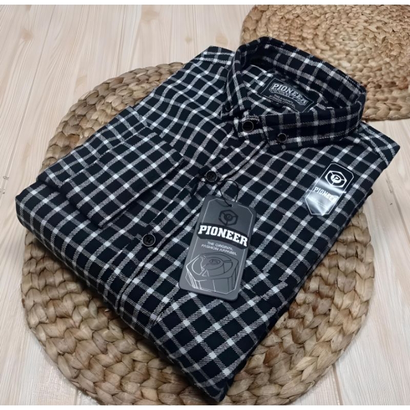 KEMEJA FLANEL PRIA KOTAK PUTIH SEDANG LENGAN PANJANG KEMEJA COWO KEMEJA LAKI LAKI KEMEJA MURAH KEMEJ