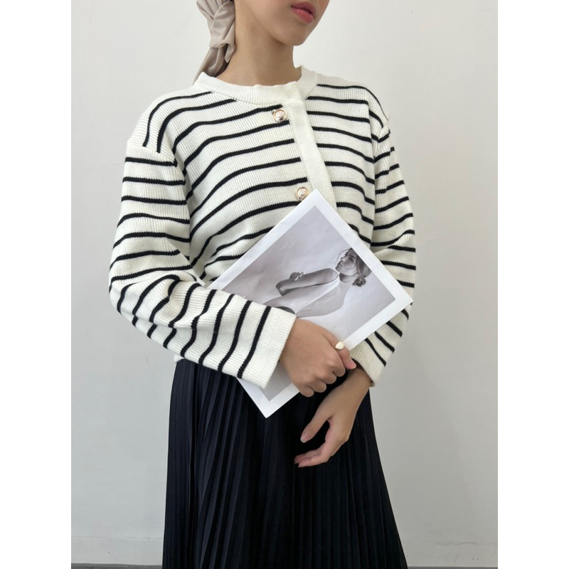 JISOO STRIPES KNIT CARDIGAN