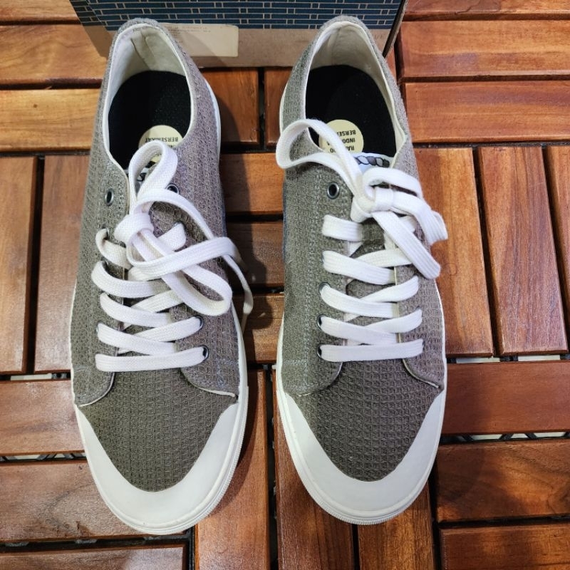 Rafheoo Low Basic Staff