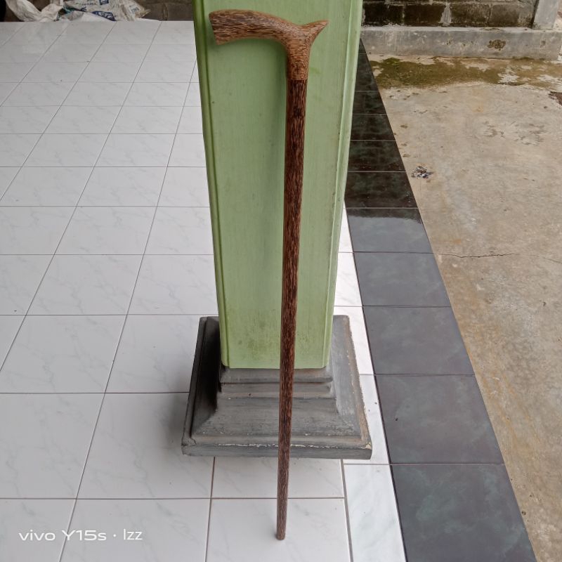 Tongkat jalan kayu liwung