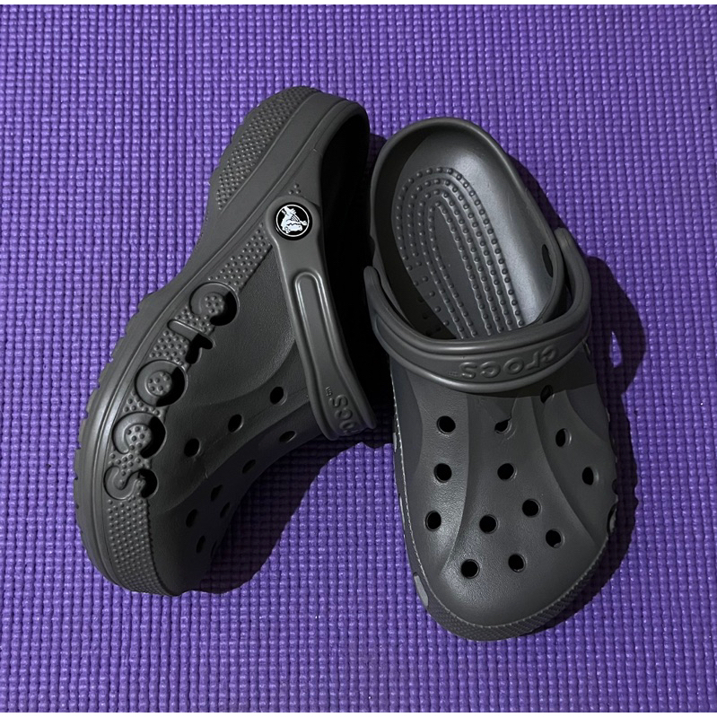 Sandal crocs deffect