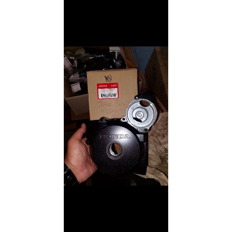 tutup magnet / tutup mesin kiri Honda Tiger new hitam /krangkas /11341kcj670 ori AHM