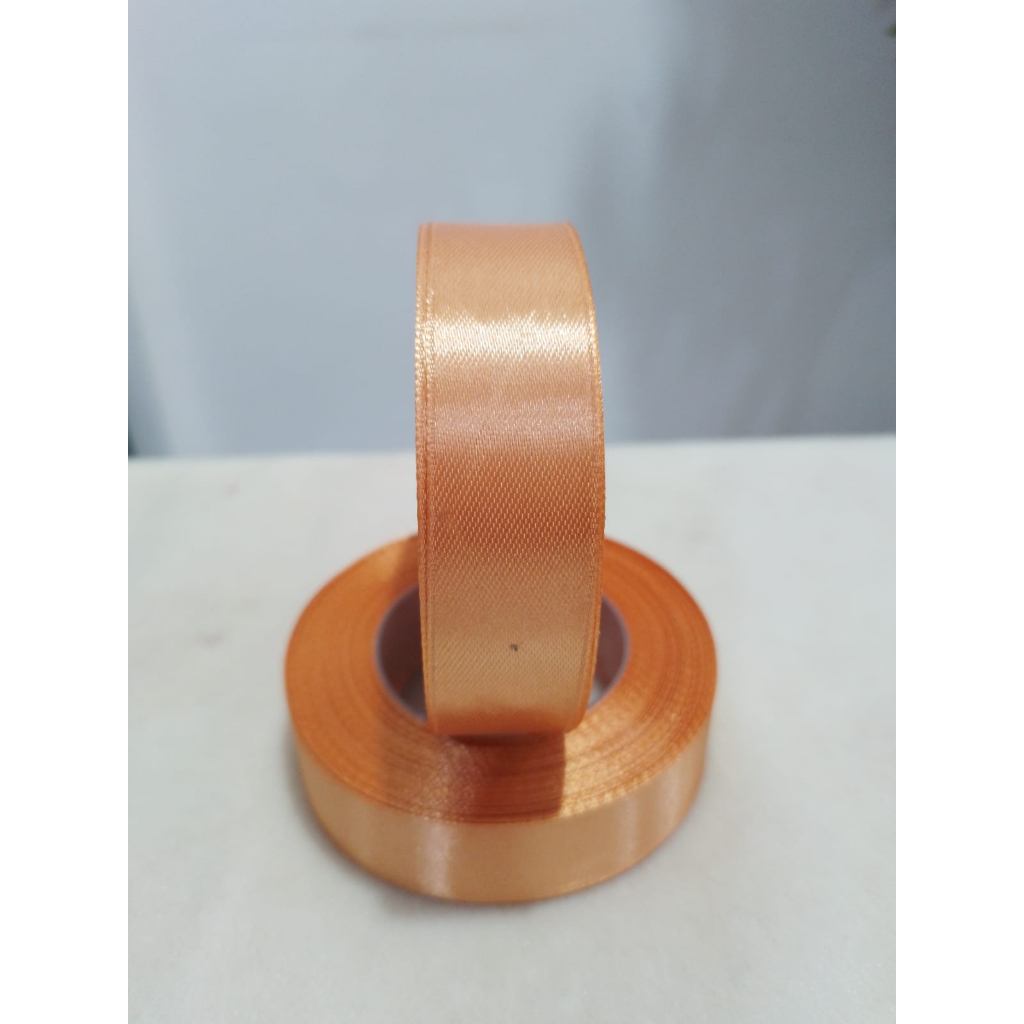 

Pita Satin Coklat Emas 2 Cm (3/4 Inch)