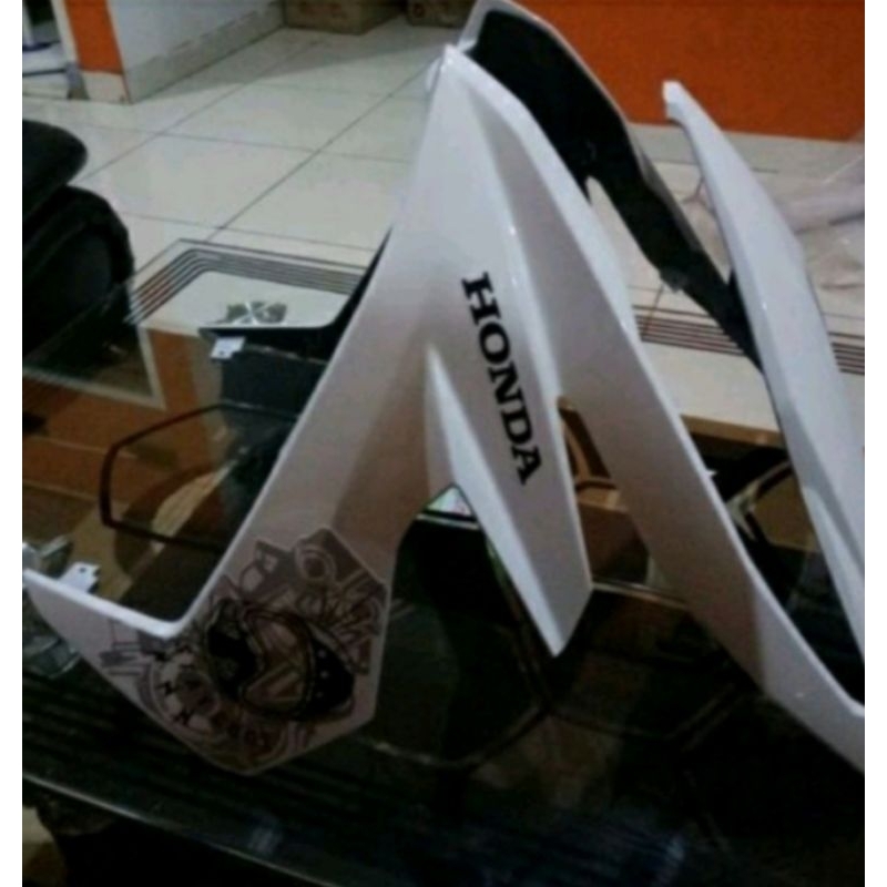 Tameng lampu depan beat fi new -beat eco-beat street 2016-2019 putih berstriping