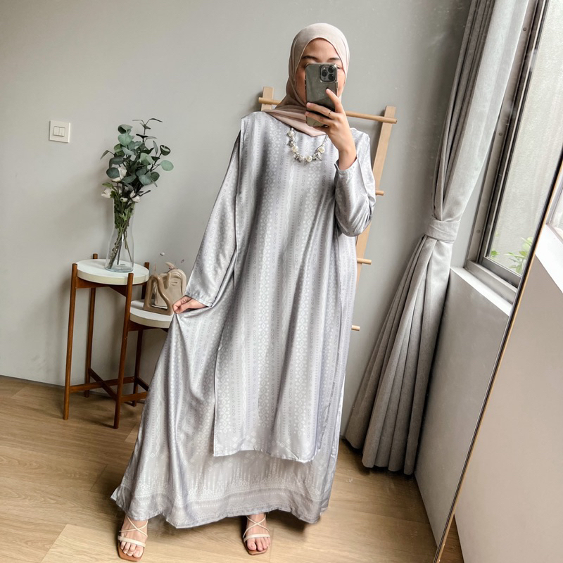 Clodea Signature dress couple Mom and kids