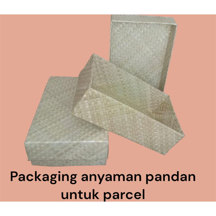 

kotak parcel anyaman bahan pandan cocok untuk penyimpanan, bingkisan kado atau parcel