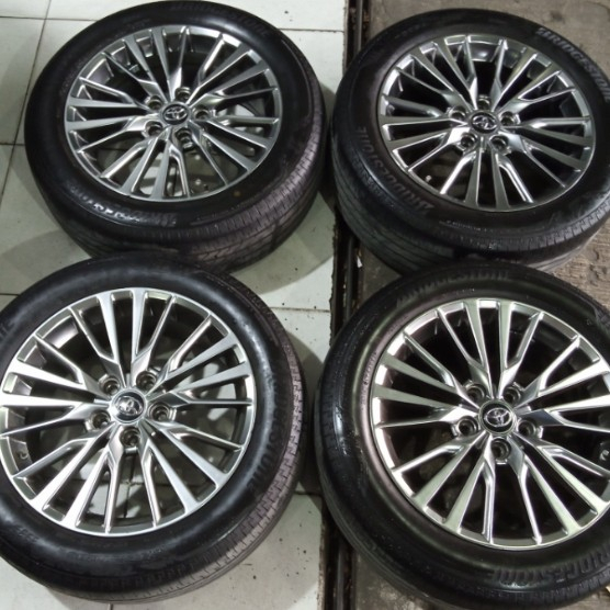 Velg Mobil Bekas Ring 17 REP LEXUS R17 Lebar 7 Lubang 5 ET40 BAN 215 55 R17