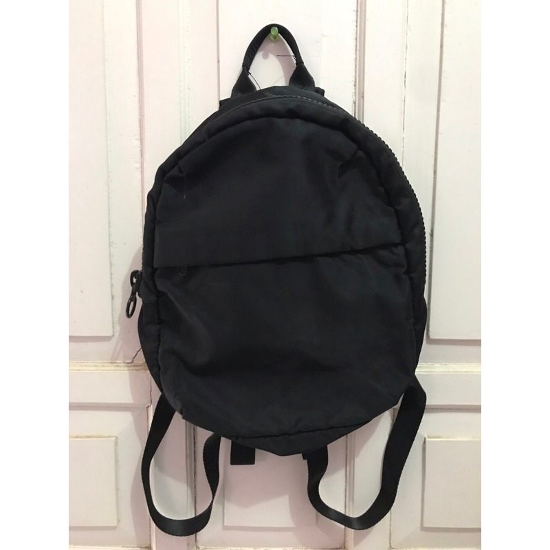 preloved tas ransel hitam miniso