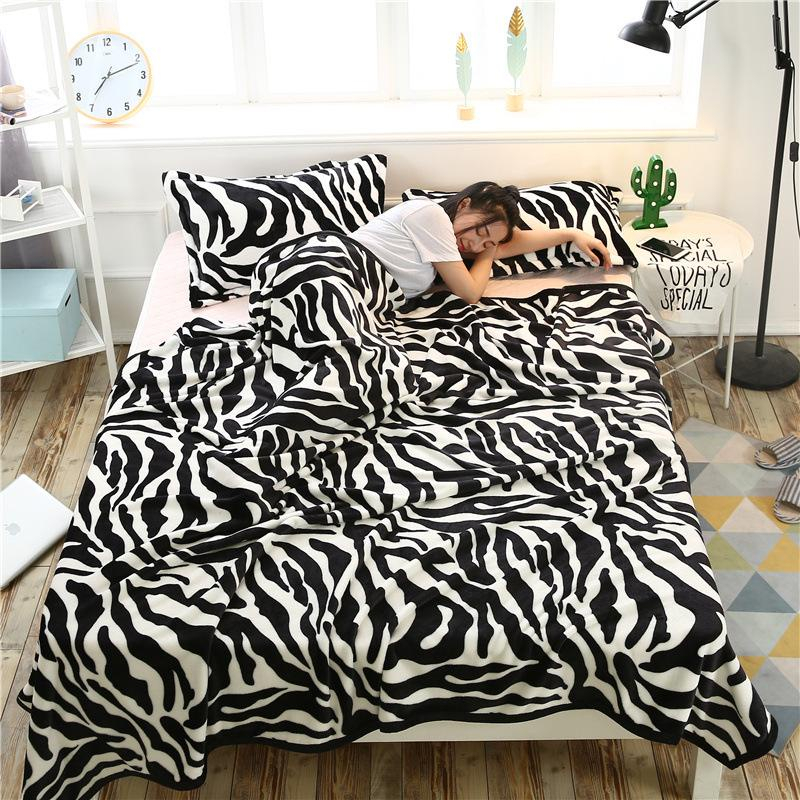 Selimut Bulu Halus Ukuran 200x230 Aesthetic Motif Zebra