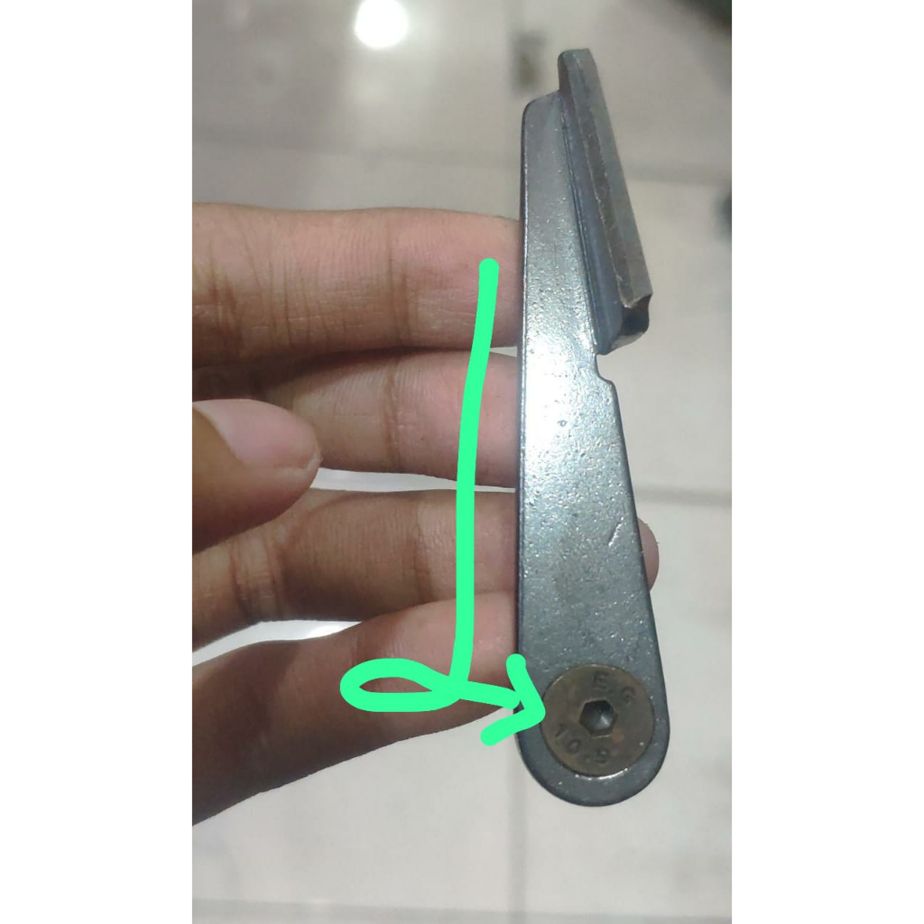 S-177 Baut Pisau Bawah Mesin Potong Bahan Octa / Lower Blade