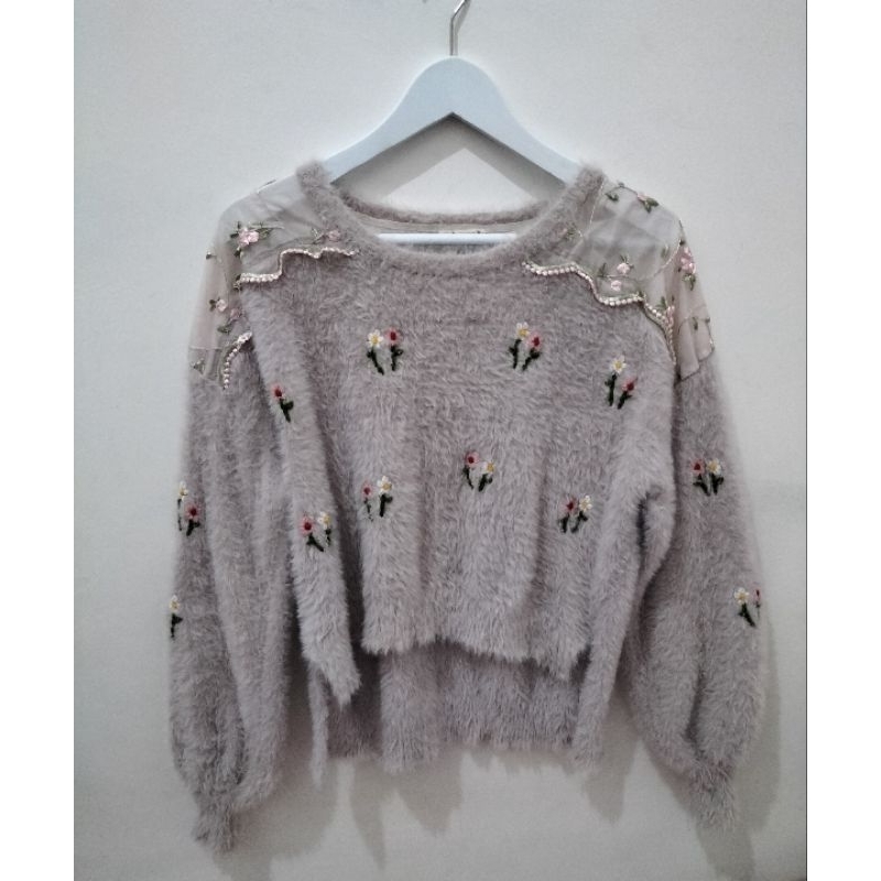 Sweater Crop Fuzzy Balon Bordir Bunga