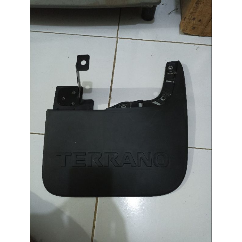 MUD GUARD NISSAN TERRANO PEPET LUMPUR NISSAN TERRANO BELAKANG KANAN (RR RH)