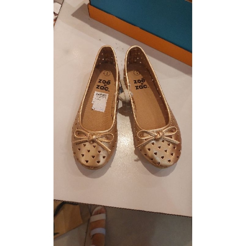 sepatu flat Zoe Zac gold no 1 dan 13 PAYLESS