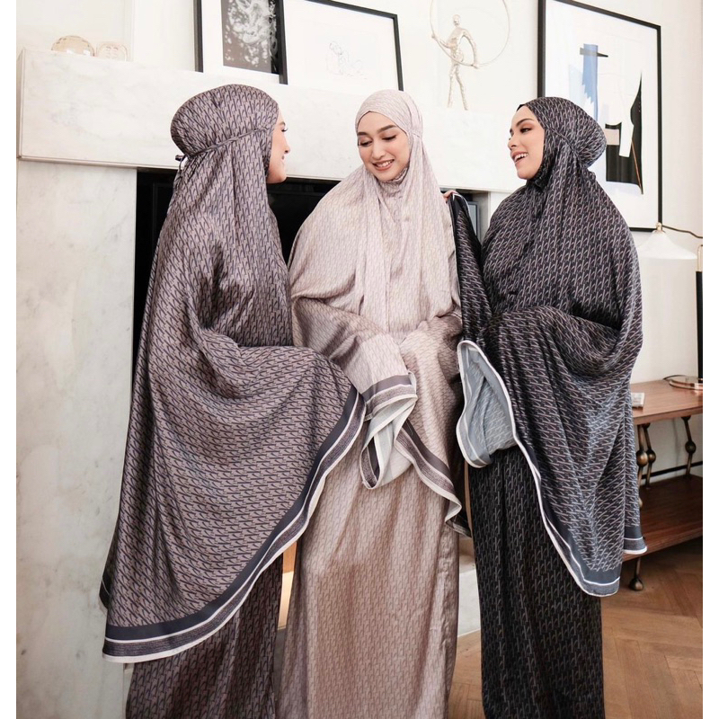 Mukena Signature Monogram Black Vanilla Hijab- Mukena Vanillahijab- Signature Monogram Vanilla Hijab