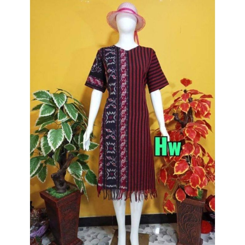 Atasan baju tenun warna merah rumbai