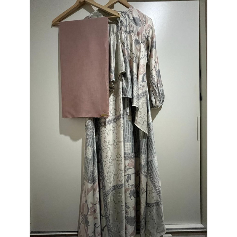 Dress Wearing Klamby