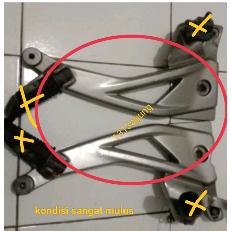 foot step bajaj pulsar 180ug4 220f 200dtsi original ( Kiri kanan tanpa step karet pijakan dan akseso