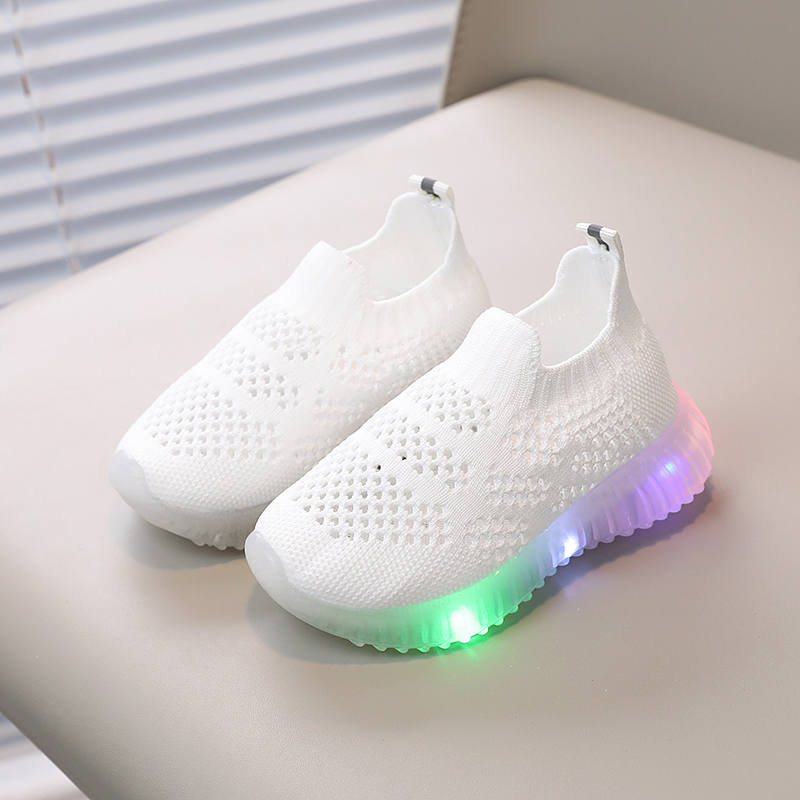 Anak-anak berusia 1-8 tahun slip pada lampu flash sneaker bernapas sepatu sepatu flyknit LED soft bottom non-slip