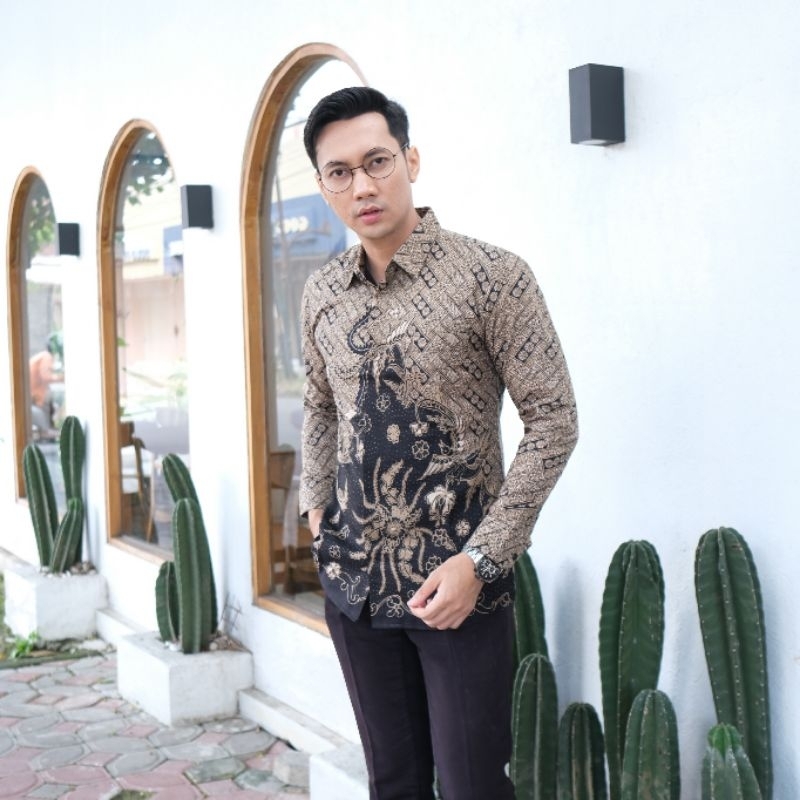 Batik Pria Lengan Panjang Slim Fit