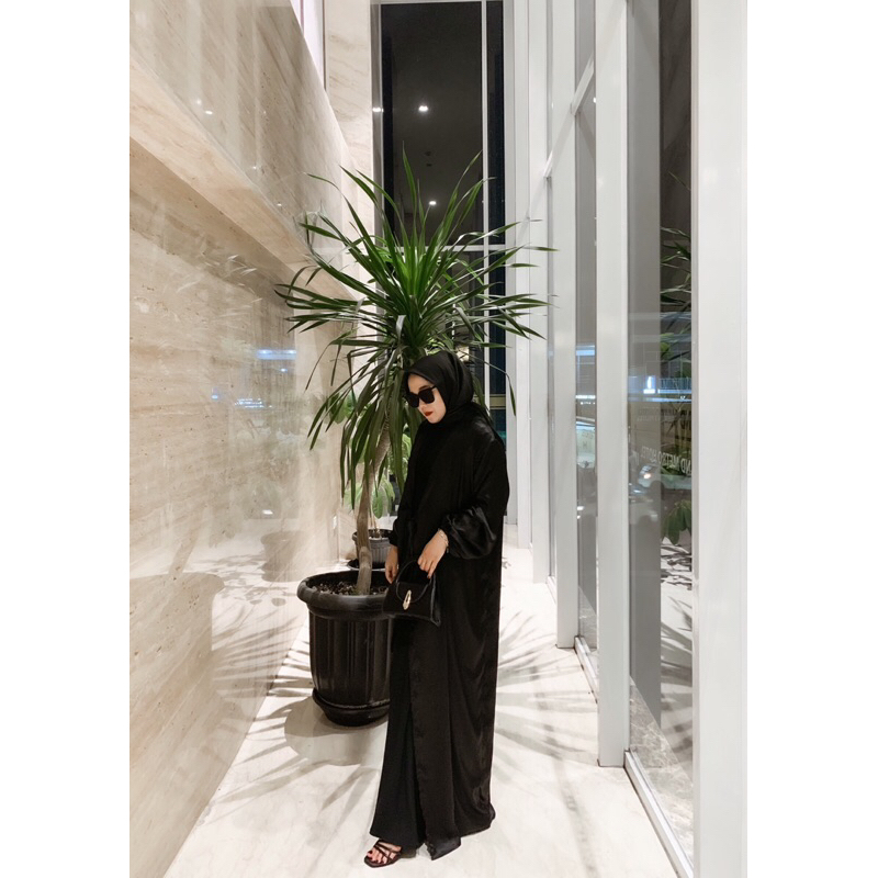 Abaya hitam by Zyrabelle / outer hitam /Outer Silk/ Outer lebaran/ gamis outer silk