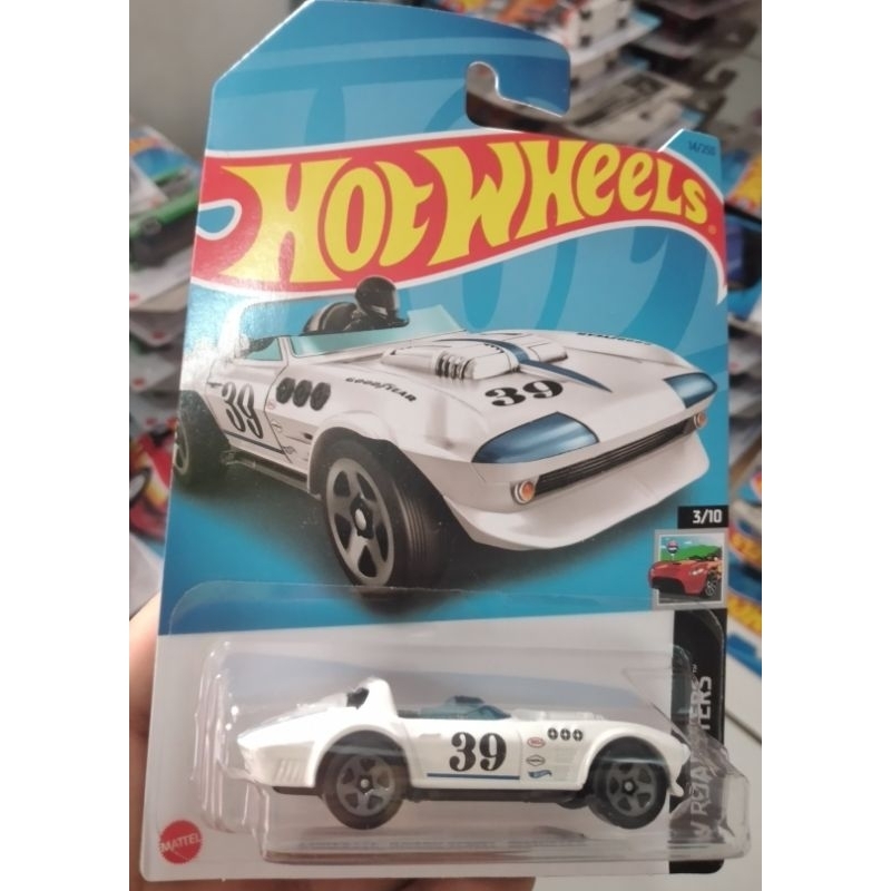 hot wheels corvette grand sport roadster putih hw roadsters