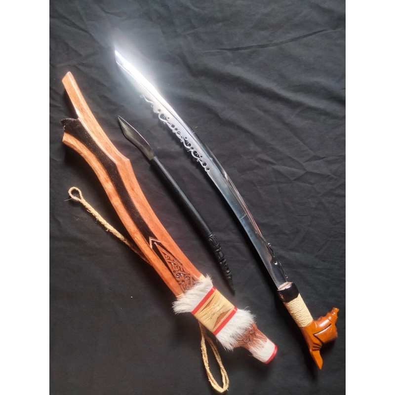 Mandau asli kalimantan