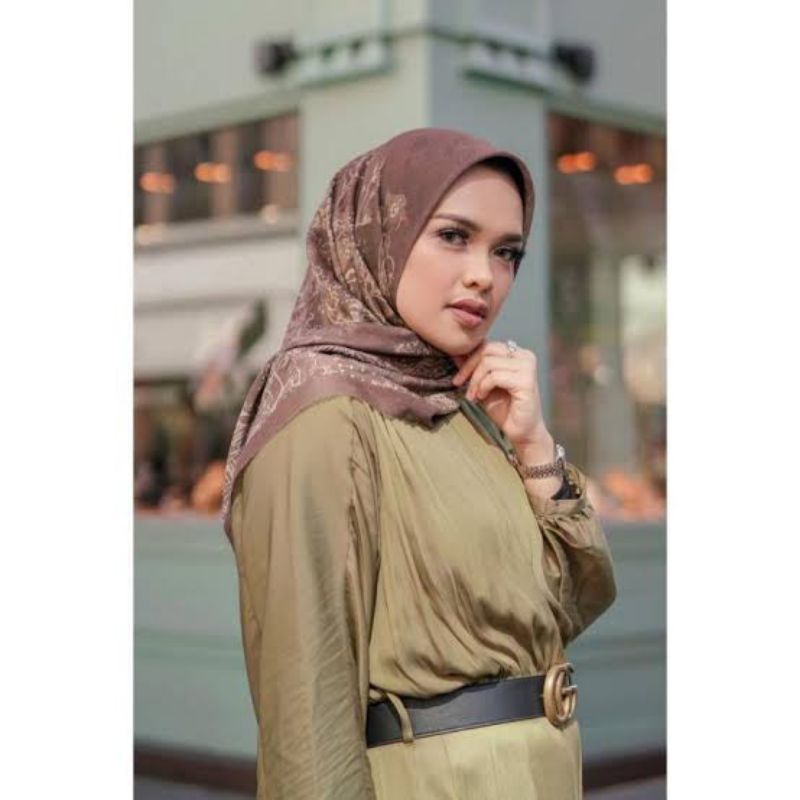 Buttonscarves The British Series Brown Preloved