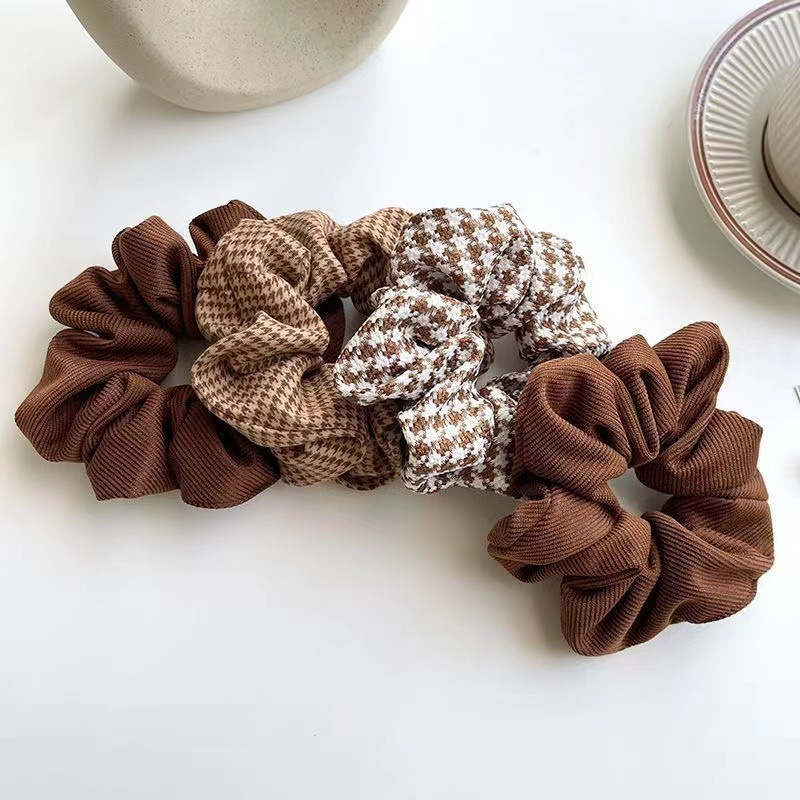 GO ONLINE Scrunchies Pattern Kotak Kecil (Houndstooth) - Kunciran ikat rambut