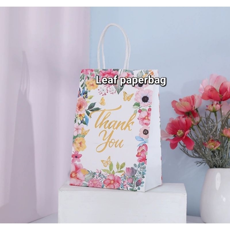 

paper bag kado gift box hadiah tas jinjing kotak kado kertas paperbag kraft motif besar sedang kecil ulang tahun kado pacar thank you gift hampers hantaran souvenir terima kasih anniversary