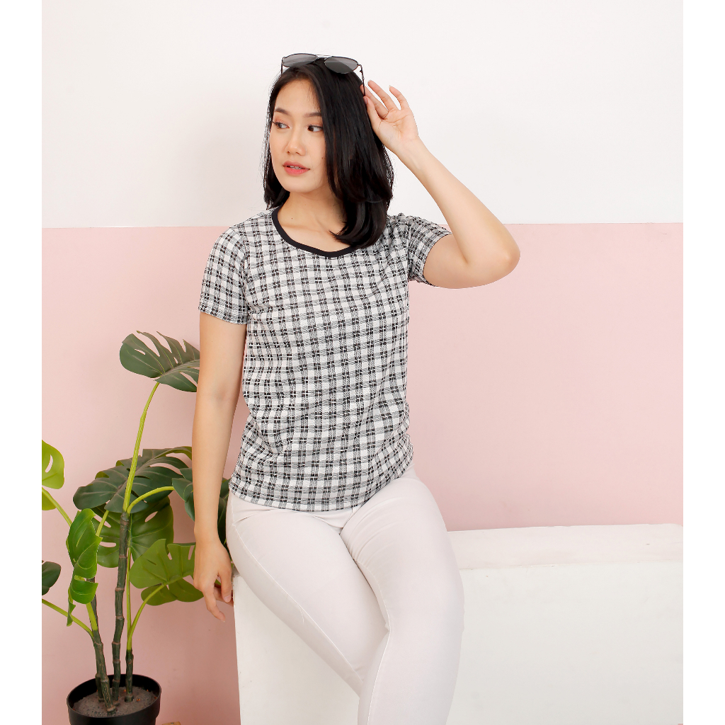 Baju Pakaian Kaos Lengan Pendek Atasan Wanita Casual Terbaru Bahan Knit Nyaman dan Modis untuk Dipak