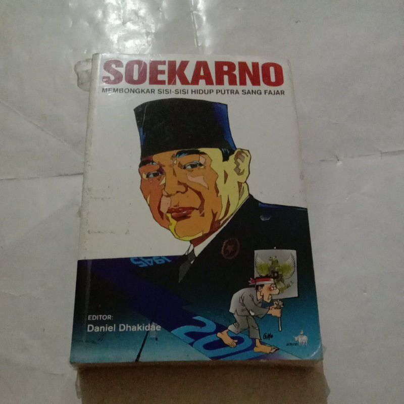 Soekarno - Membongkar Sisi - Sisi Hidup putra sang fajar Editor Daniel Dhakidae