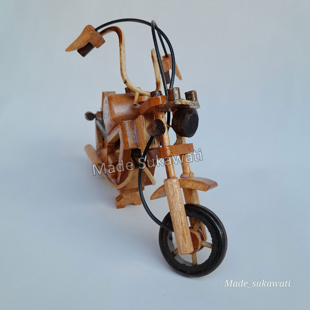 Miniatur motor Harley kerajinan kayu handmade