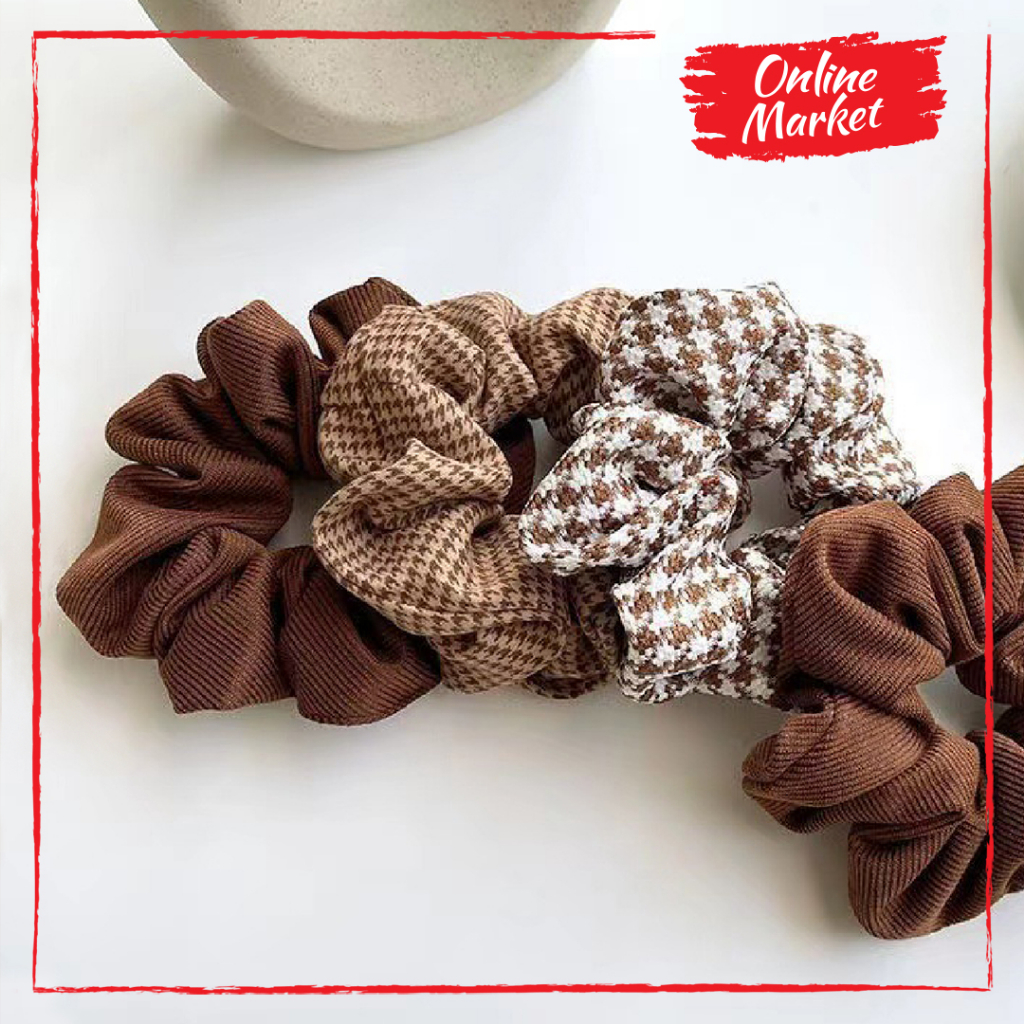 Scrunchie Ukuran Sedang Seri Coklat Pattern Kotak Kecil (Houndstooth) - Kunciran ikat rambut