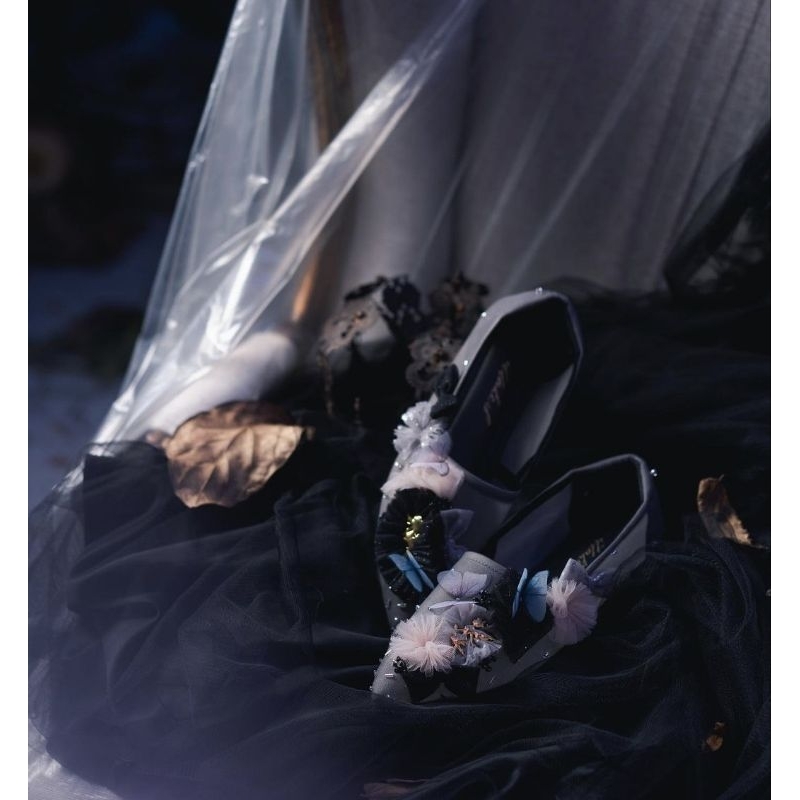 Ittaherl Katnis Night Slip On Gravel size 39 / Eclat size 39/ Snow White / Katnis pattern 3cm size 3