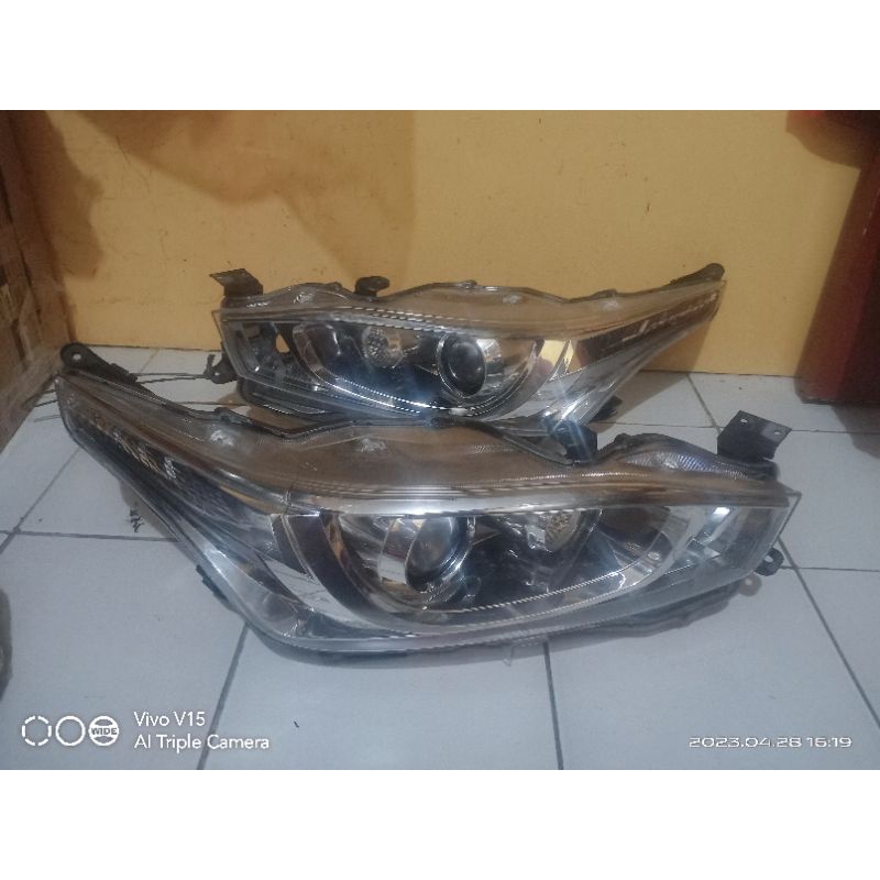 headlamp yaris 2014-2016