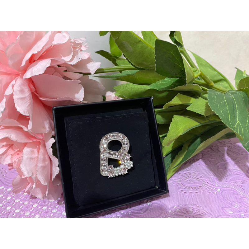 Buttonscarves - The Alphabet Brooch B - Silver