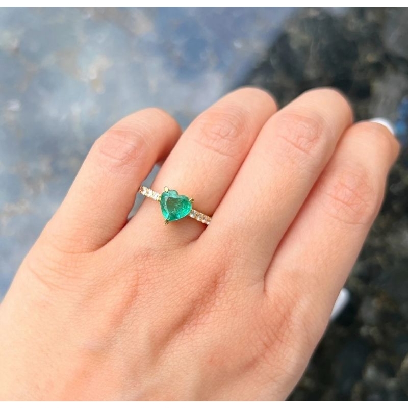 diamond hongkong dan emerald stone