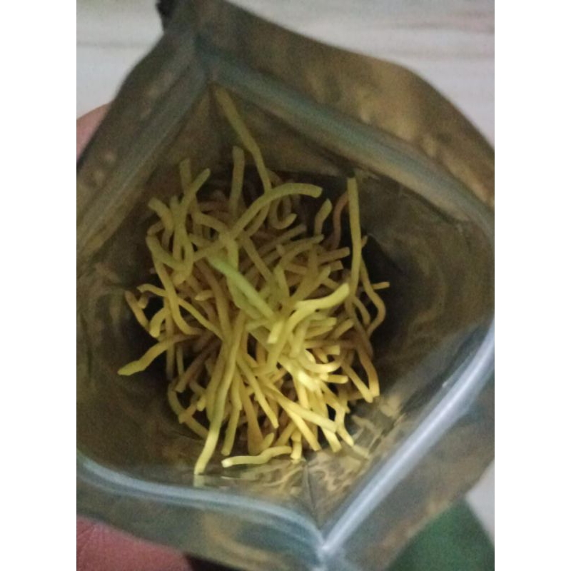 

Snack mie kriwil kriuk kriuk