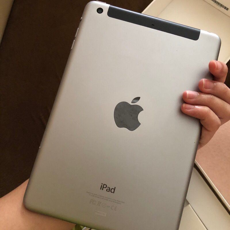 iPad mini 3 64gb wifi cell bekas pemakaian kantor 90% body mulus