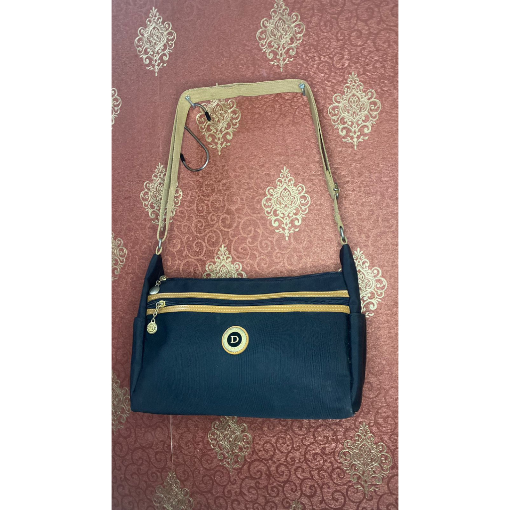 (PRELOVED) Dima Borsa Shoulder Bag Hitam