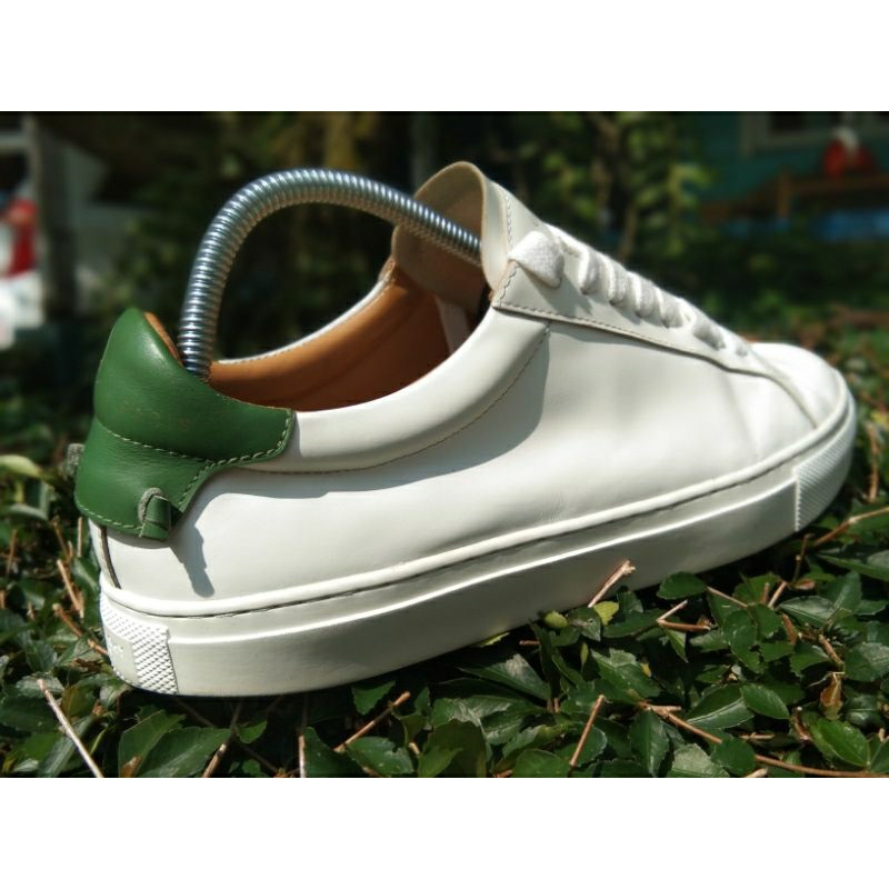 Sepatu Second Preloved Givenchy Paris Urban Street Low Leather White and Green