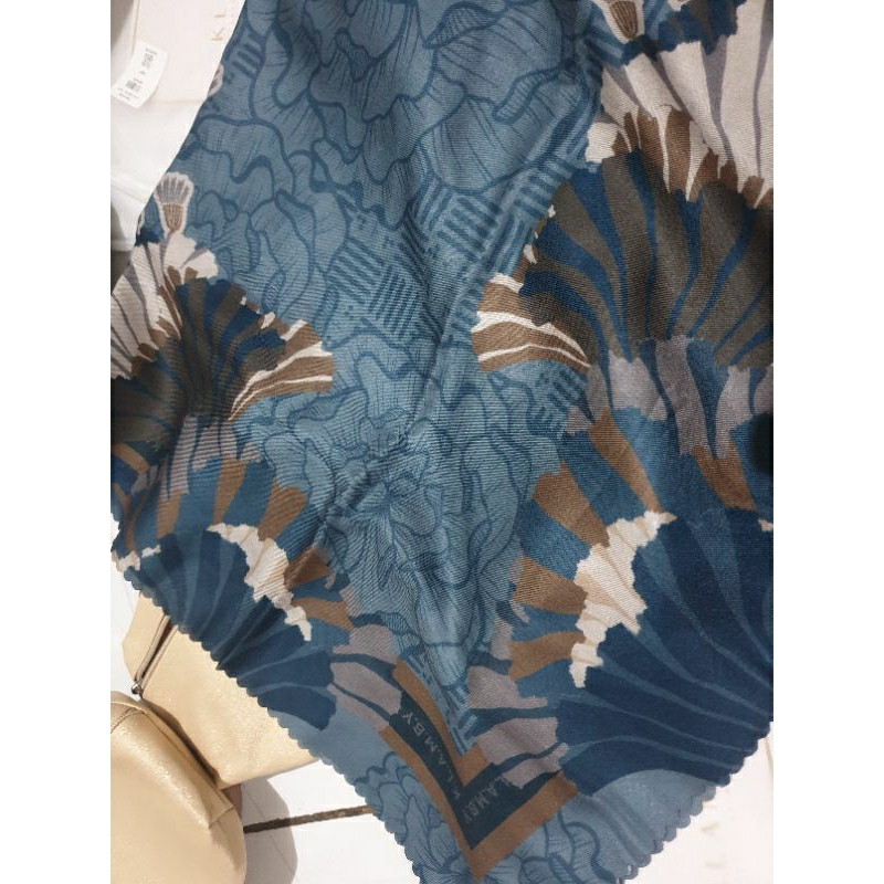 bali scarf wearing klamby