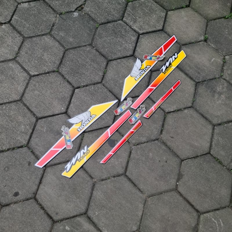 Striping Stiker List Body Variasi Custom Body Set Tangki Honda Win 100 Warna Jeruk